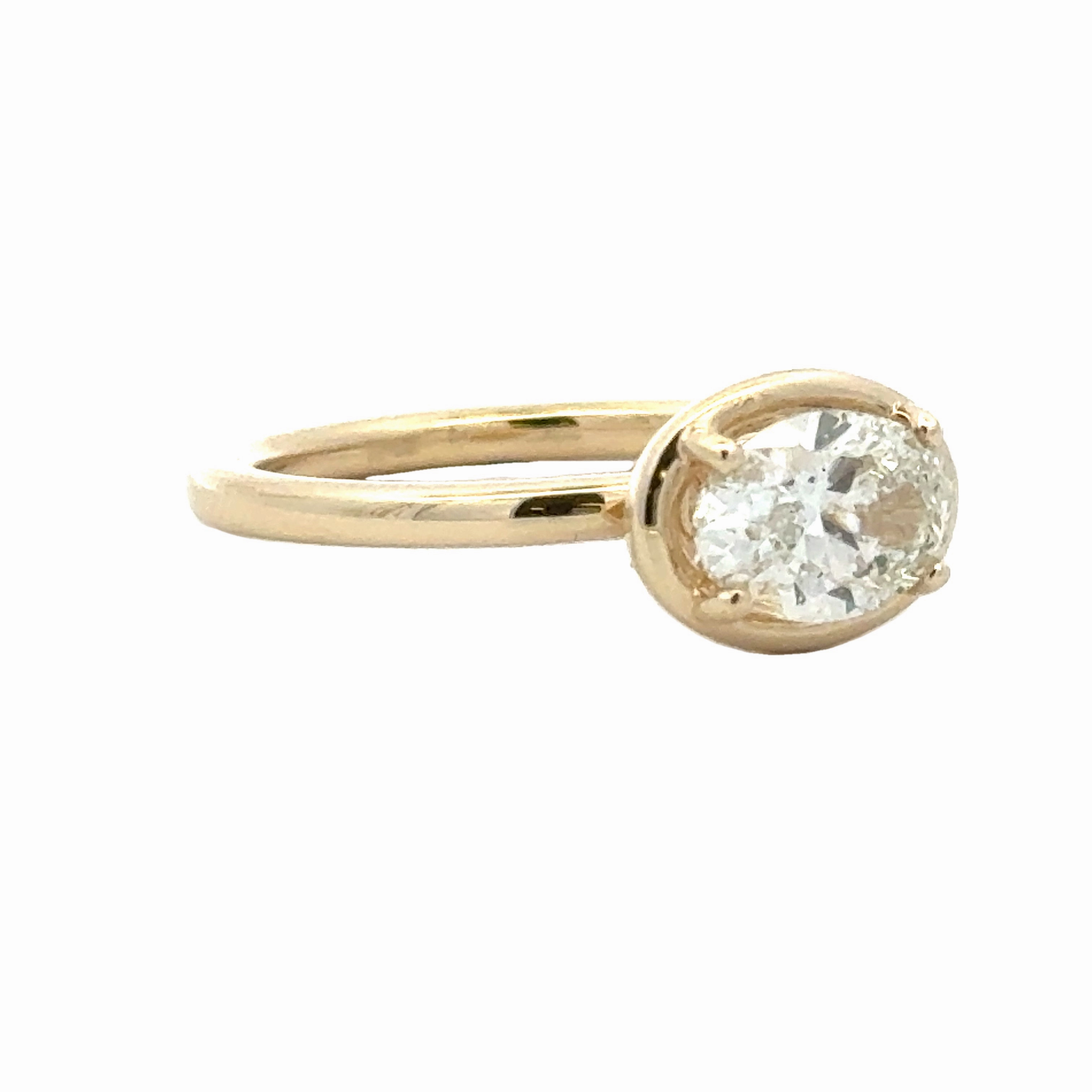 Trendy Sparkle 14 Karat Yellow Gold Solitaire Engagement Ring