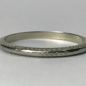 Art Deco Etched Gold Wedding Band by Belais. 18K Gold. Stacking Band. Circa 1920. Size 6 1/4. Romantic Adornment