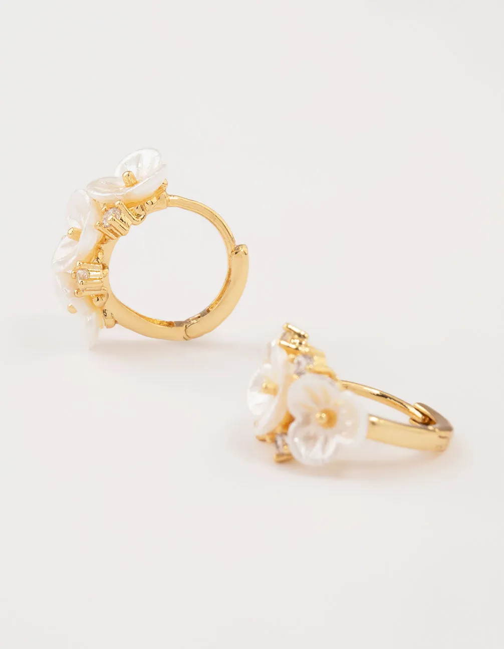 Vintage Appearance Avant-Garde Piece Gold Plated Pearlised Flower Hoop Earrings