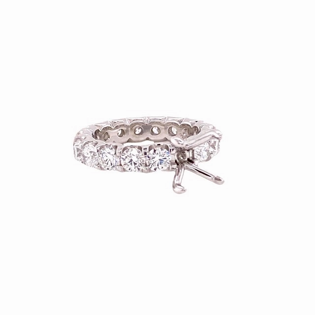 DIAMOND ETERNITY STYLE ENGAGEMENT RING Seasonal Trend