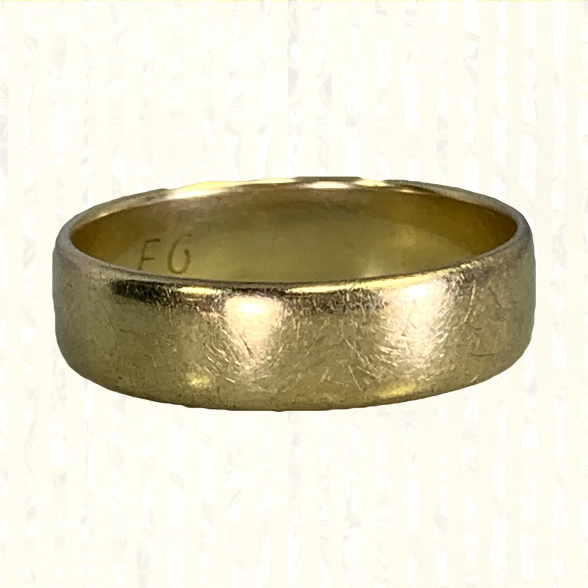 Vintage 1970s Men's Gold Wedding Band in Yellow Gold. Perfect Stacking or Thumb Ring. Inspiring Jewelry Trendy Piece