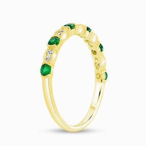 DIAMOND AND EMERALD STACKABLE BAND Minimal Daywear Casual Style