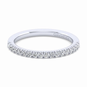 Signature Touch Dazzling Accent Diamond Band