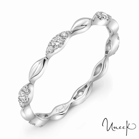 DIAMOND STACKABLE BAND Close Detail Graceful Sparkle