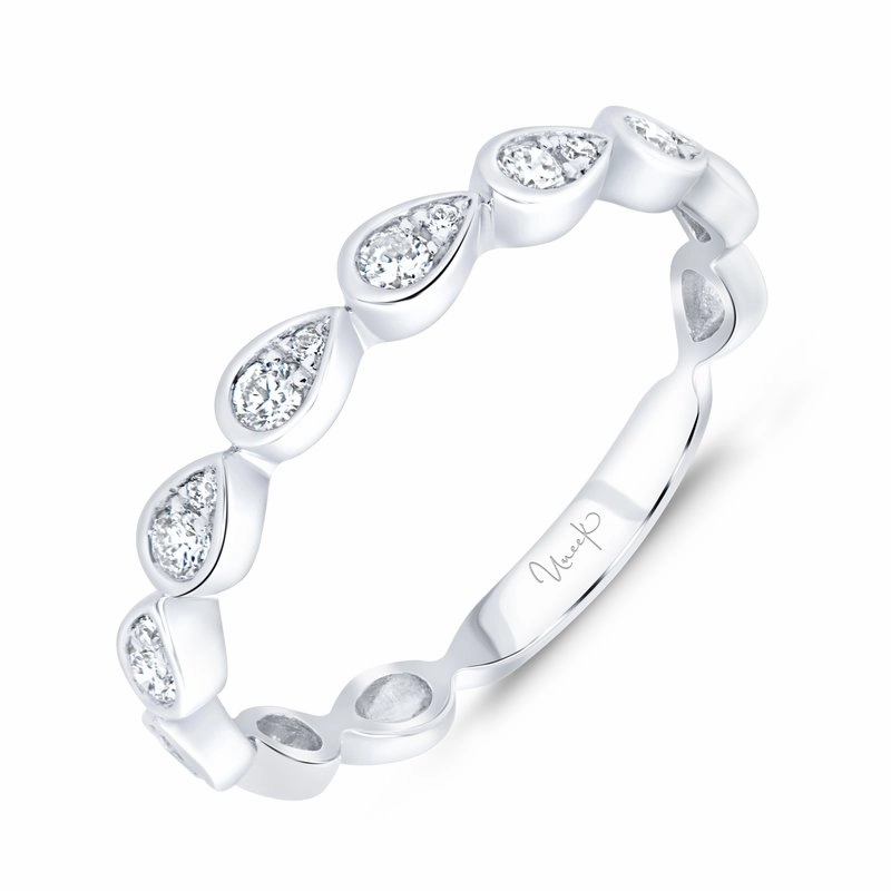 Sophisticated piece 14KW Diamond Stackable Band (0.28cttw)