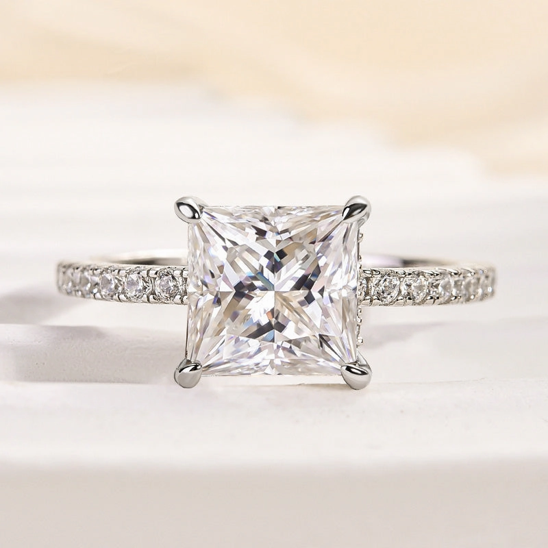 Louily Moissanite 2.0 Carat Square Princess Cut Engagement Ring Shiny Accent