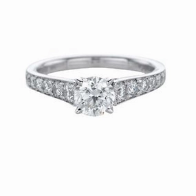 DIAMOND RING Subtle Spark Elegant Radiance
