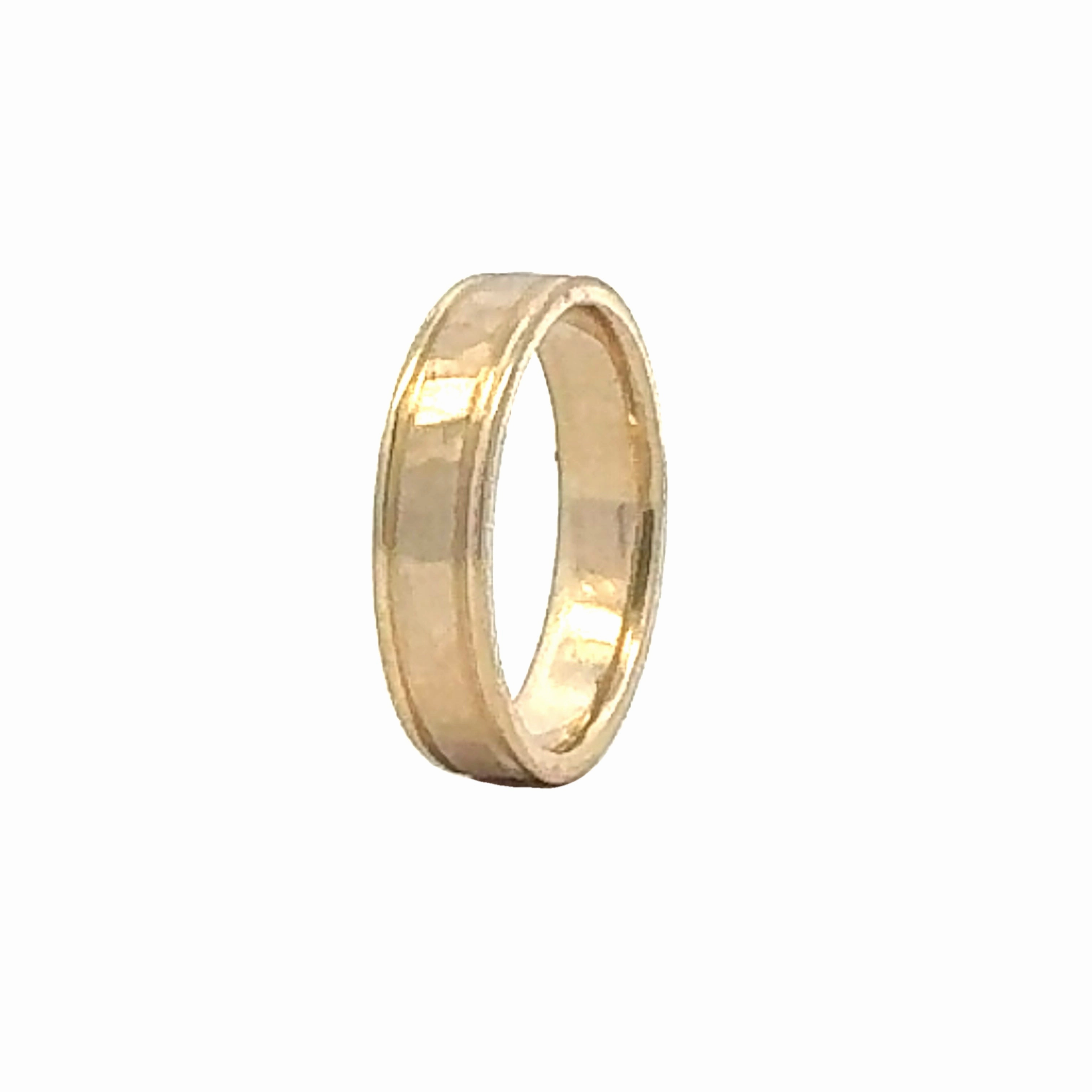 Comfort Fit Hammered Band Evening Accent