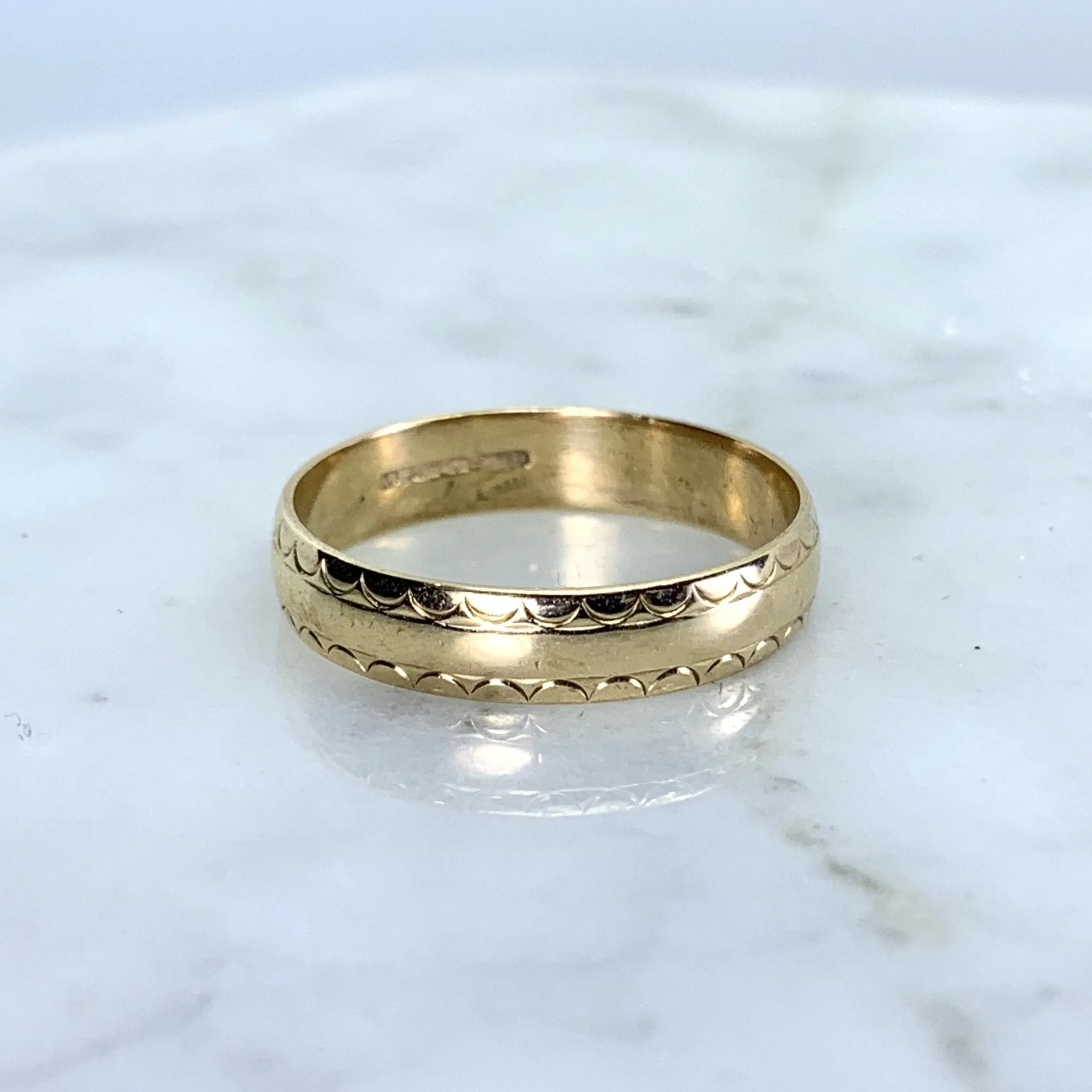 Autumn Collection Modern Ornament Gold Wedding Band or Stacking Ring in 9k Yellow Gold. Antique Estate Jewelry Circa 1900s.