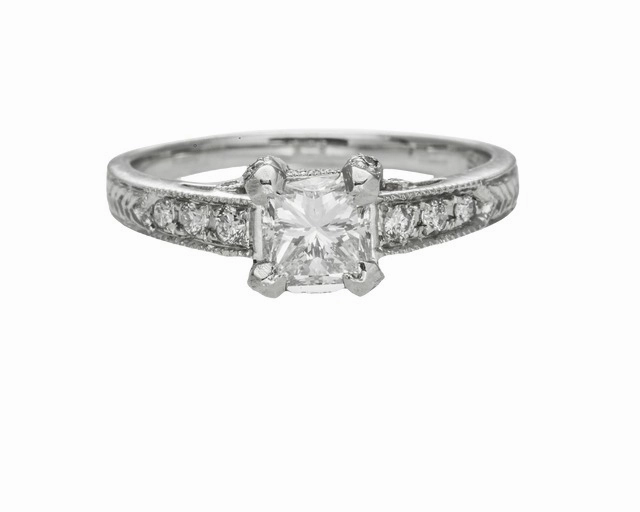 PRINCESS CUT DIAMOND RING Fashionable Touch Minimal Touch