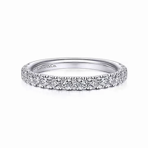 Alluring Edge Graceful Motion 14kw Diamond Wedding Band