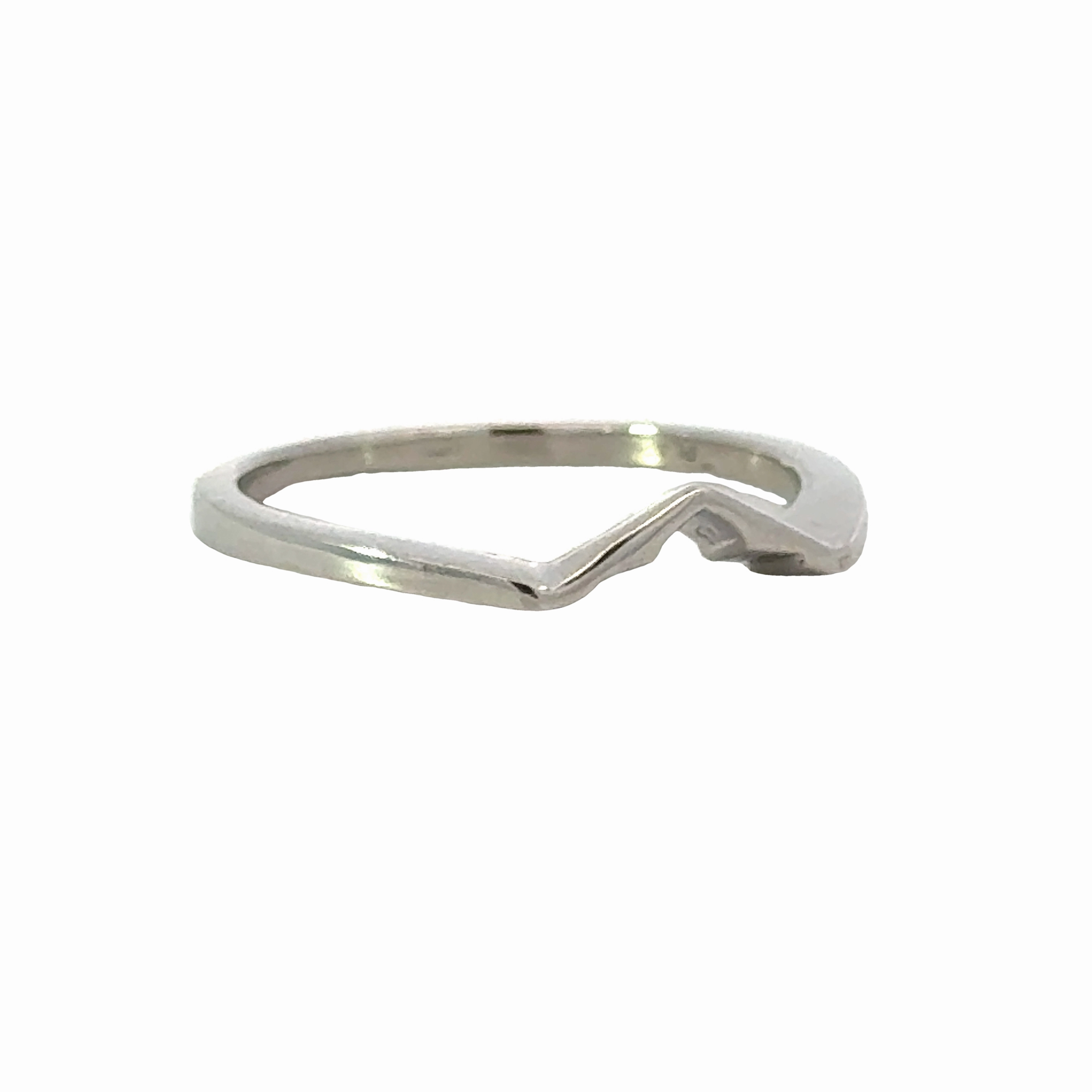 Chic Glance Platinum Curved Band