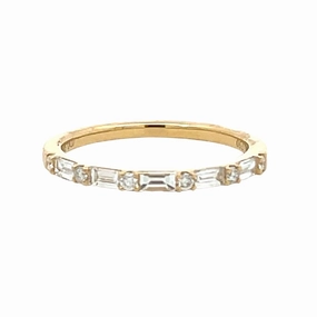 ROUND AND BAGUETTE ALTERNATING DIAMOND STACKABLE BAND (18KY) Natural Detail