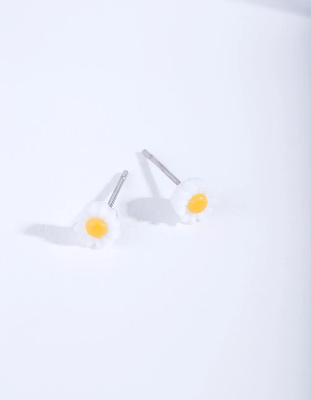 Sparkling Trinket Adorable Adornment Small Daisy Stud Earrings