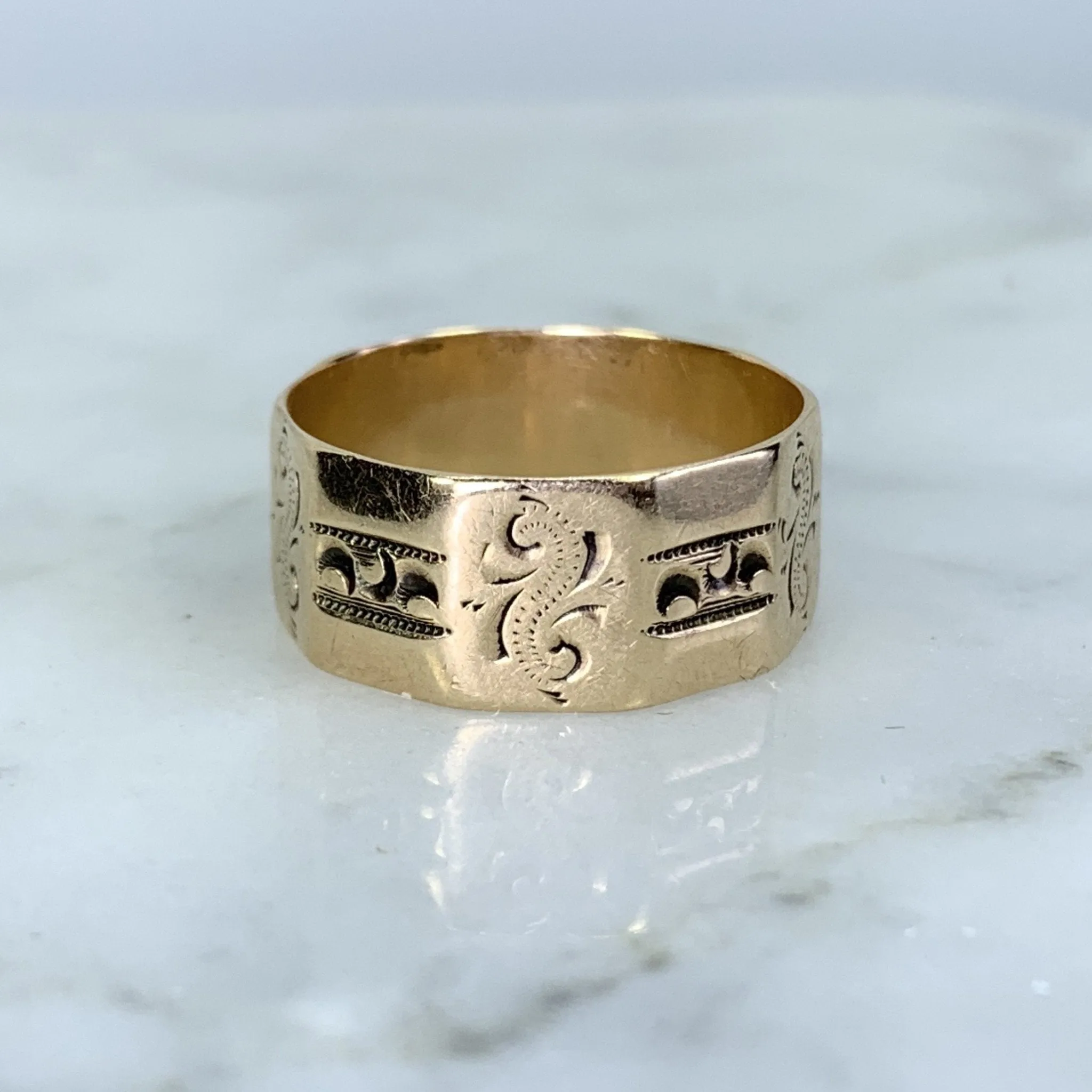 Victorian Etched Gold Wedding Band or Stacking Ring in 10k Rose Gold. Estate Jewelry. 1900s. Size 6. Refined Style