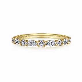 Diamond Wedding Band Elegant Mood Understated Fit