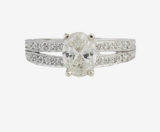 Radiant Texture Casual Chic 14 KARAT WHITE GOLD OVAL DIAMOND RING WITH SPLIT SHANK (1.19cttw)