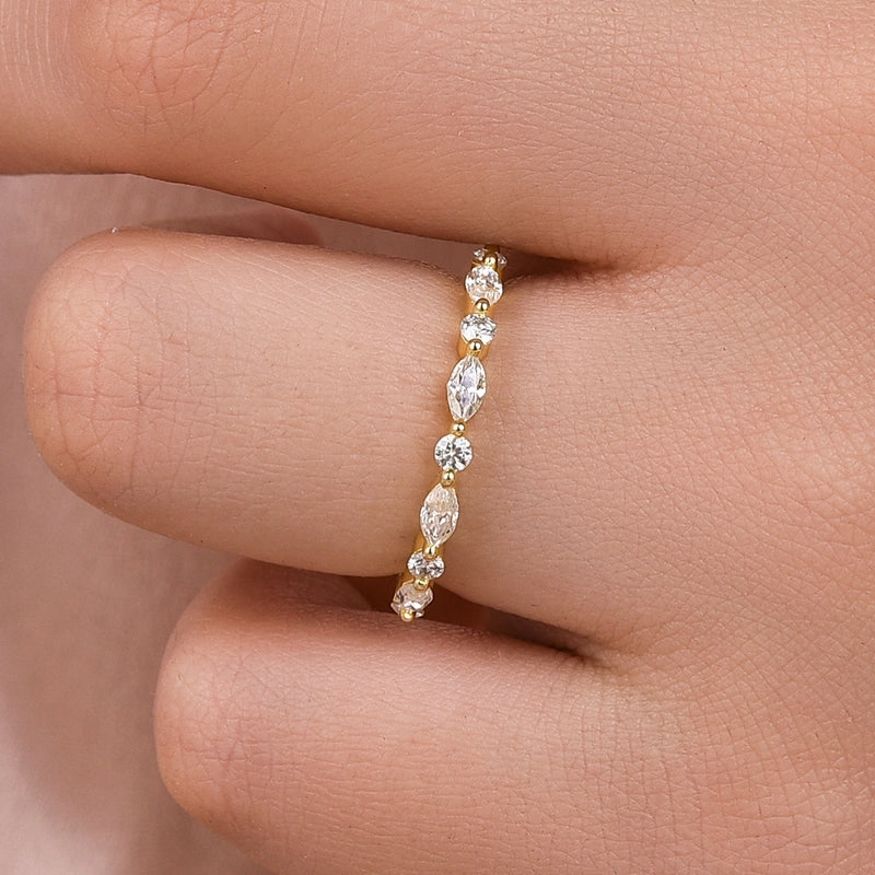 Everyday Mood Charming Detail Louily Moissanite 0.55 Ct Marquise-Round Yellow Gold Wedding Band